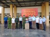 Đảng uỷ- UBND- UBMTTQ xã Thi Sơn, huyện Kim Bảng thăm, tặng quà công dân thực hiện cách ly phòng chống dịch Covid-19.